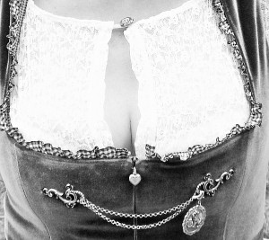 Geldheldinnen_Dekollete 